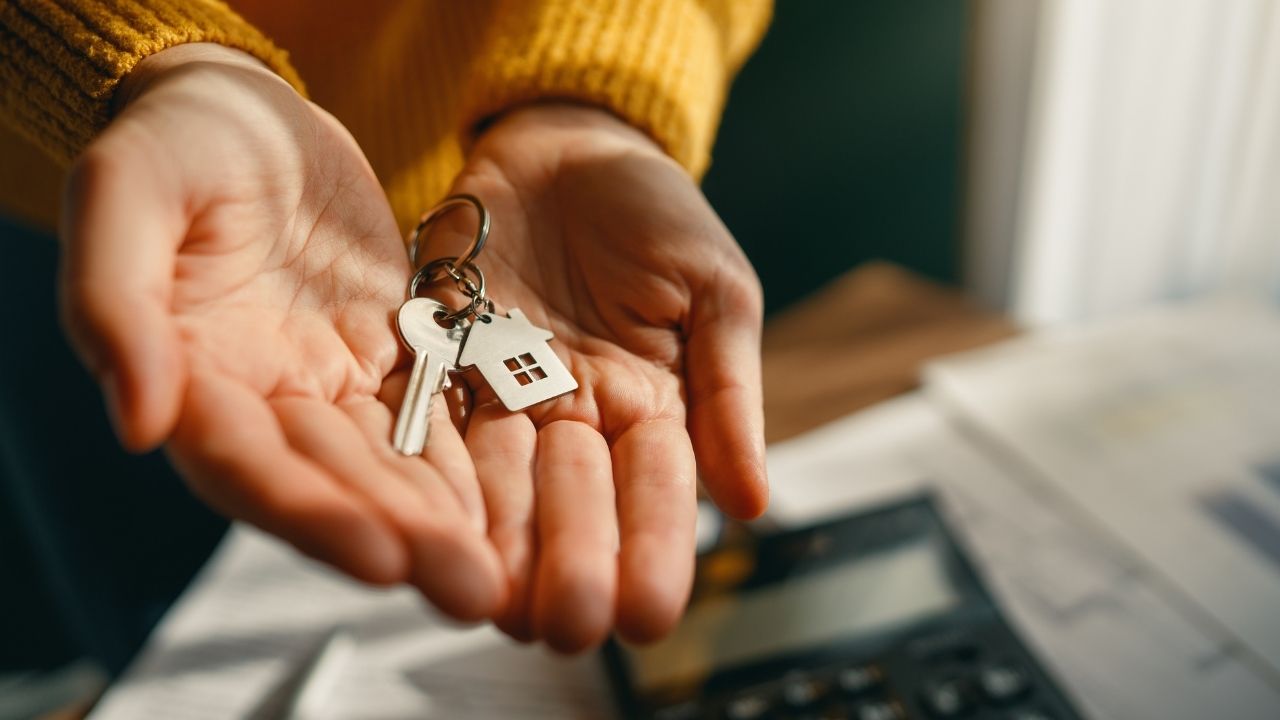 happy%20tenants%20signing%20lease